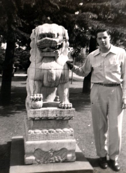 Bob with a lion in Hibiya Park